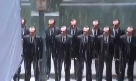 Behind the Scenes of the Iconic Agent Smith Clone Fight in The Matrix.