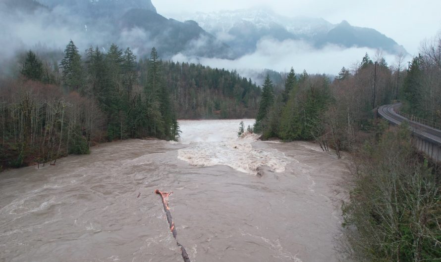 Big log goes over raging waterfall during Washington floods