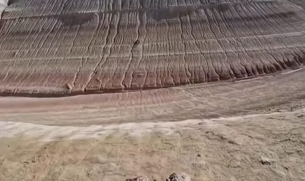 Boszhira Valley in Kazakhstan was once submerged under the ancient Tethys Ocean, Over millions of years, erosion, tectonic shifts, and marine sediments transformed this place into a landscape that looks almost like an alien planet