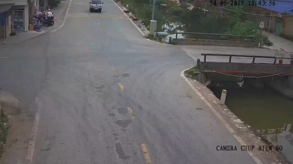 Boy have spidey sense saved himself from accident ( all are safe )