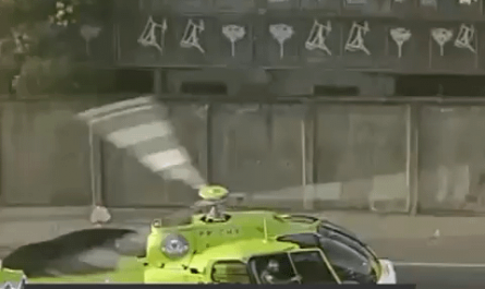 Brazilian helicopter stops on a crowded avenue in order to pick up an organ transplant stuck in traffic