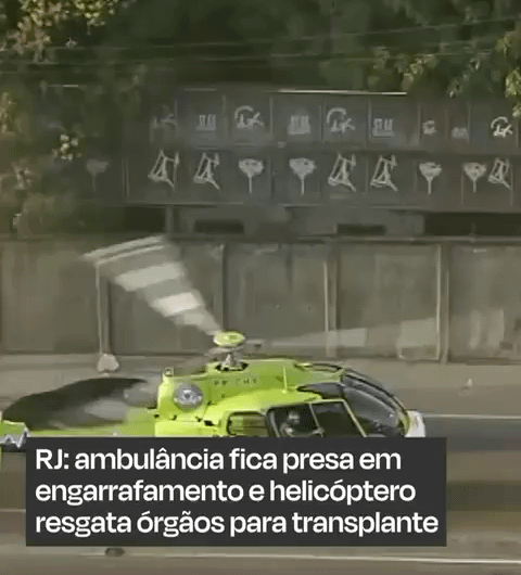 Brazilian helicopter stops on a crowded avenue in order to pick up an organ transplant stuck in traffic