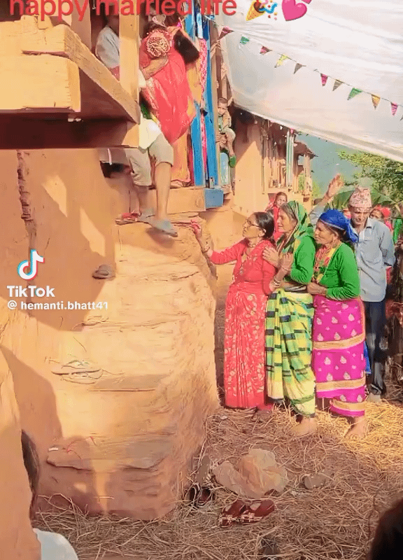 Bride Crying At Her Wedding Was Heartbreaking 💔