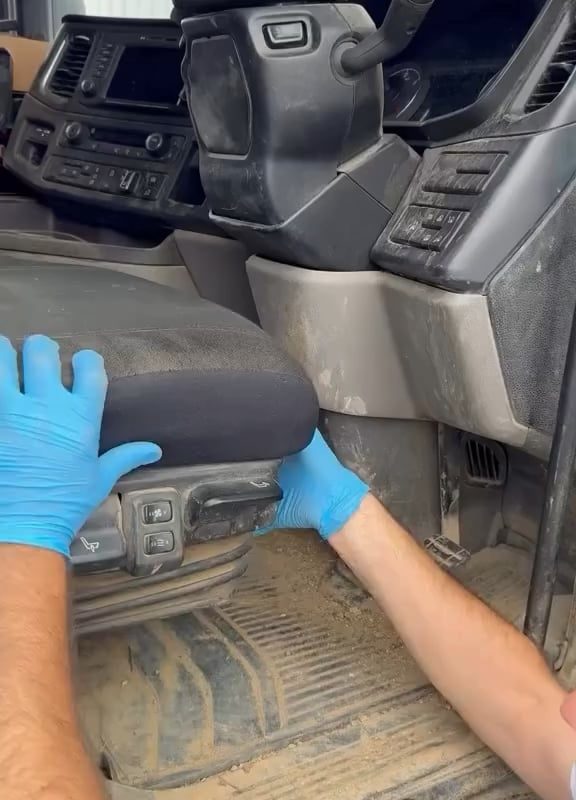 Car detailing is so relaxing to watch.