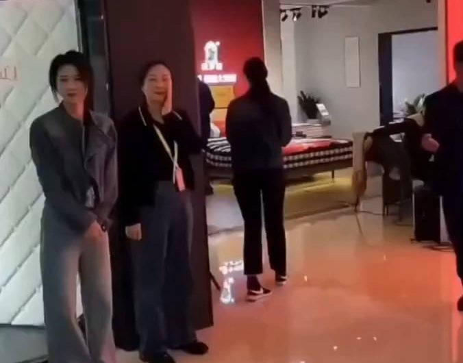 Chinese bed company introduced unique model of bed for couples