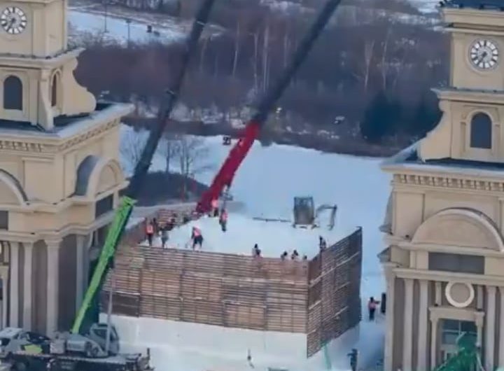 Constructing a Giant Snowman