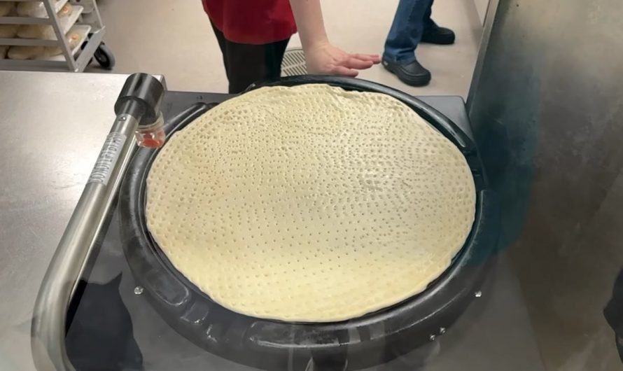 Costco Pizza saucer (in slo-mo)