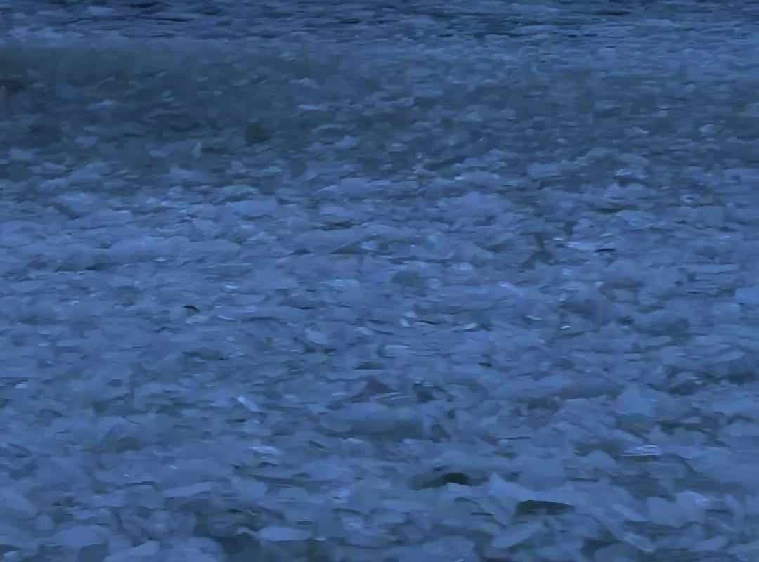 Datamoshed ice shard wave