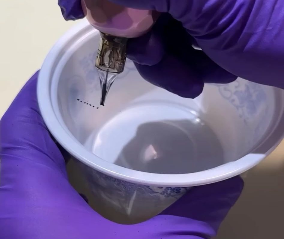 Demo of a digital tattoo pen at different frequencies.