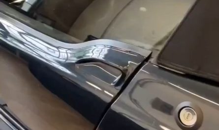 Door opening system on the BMW Z1.