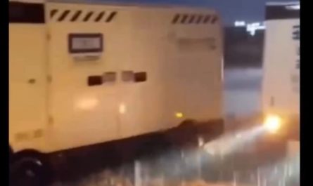 Driverless vans in China give zero f*cks