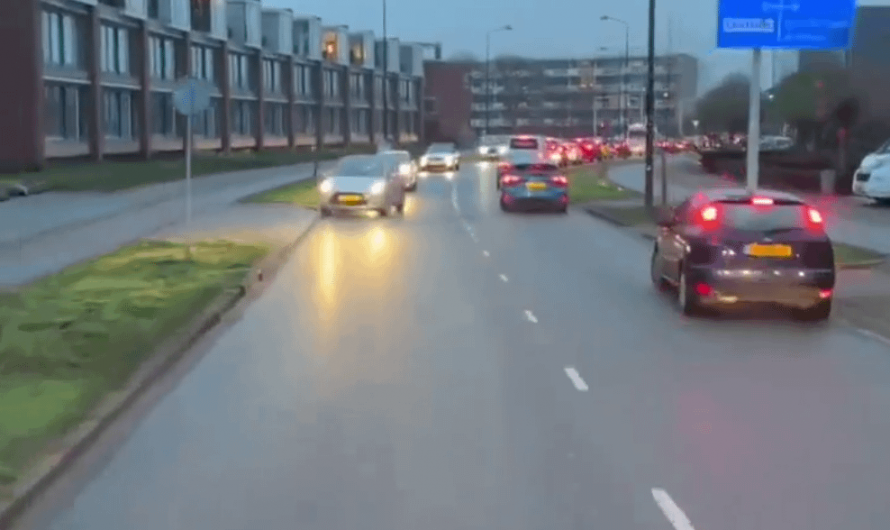 Drivers in Netherlands giving way to an ambulance