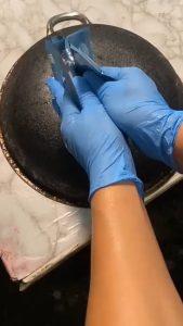 Easy wok cleaning