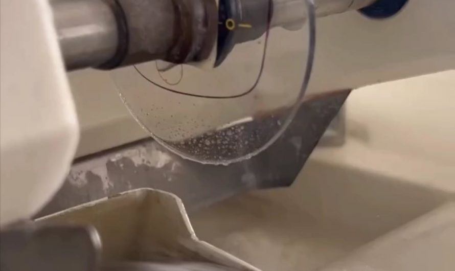 Edging a polycarbonate progressive lens