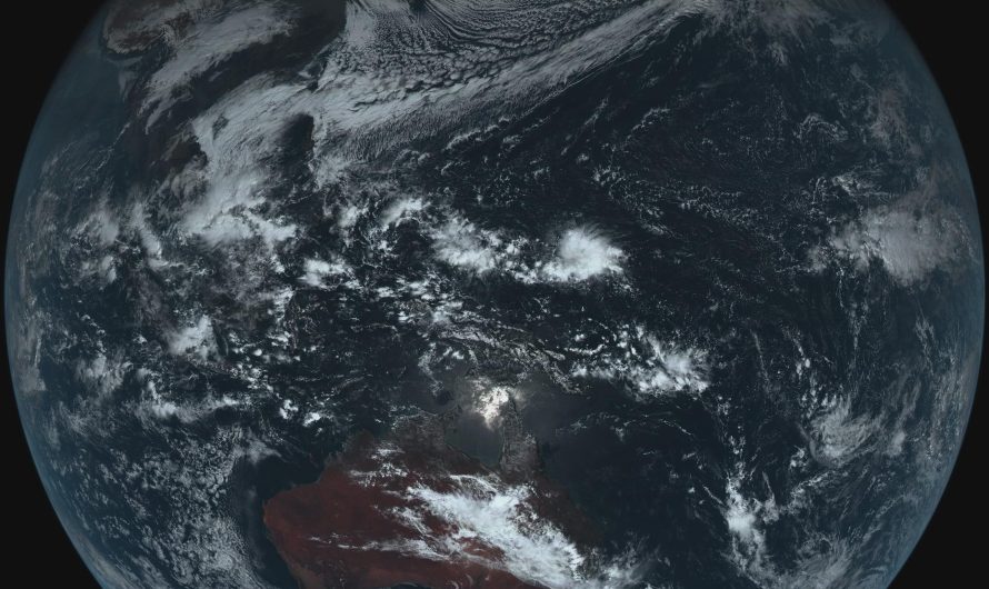 Entire Earth in true color, captured by Himawari-8.