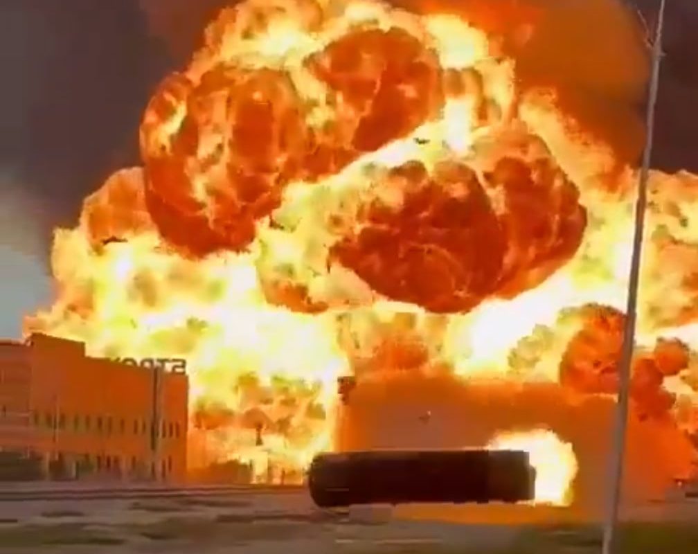 Explosion throws a tanker over 1000ft👀