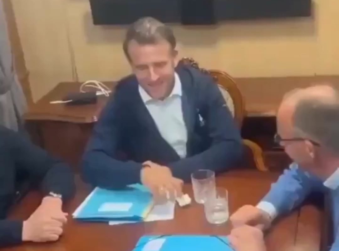 French media shuts down claims President Macron had cocaine in Ukraine, saying it was a handkerchief and Chancellor Friedrich Merz held a drink stirrer not a coke straw or spoon. They say anything else is a “conspiracy theory” 👀