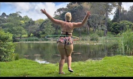 Great hula hoop moves!