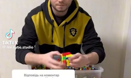 Guy creates portraits using only rubix cubes