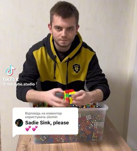 Guy creates portraits using only rubix cubes