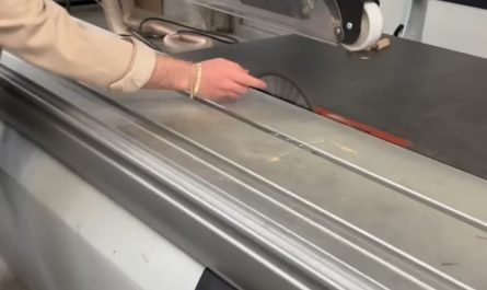 High-Precision Wood Saw with Integrated Snapbrake Safety System in Action.