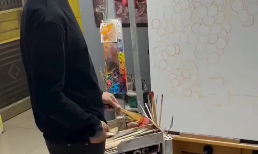 Hyper-realistic oil paintings of fruit with amazing depth and incredible skill.