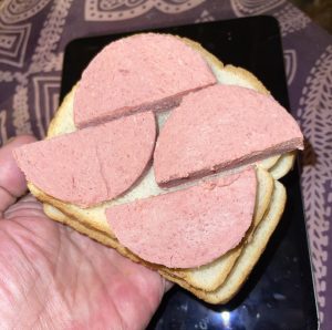 I finally figured out the optimal configuration for a Braunschweiger sandwich
