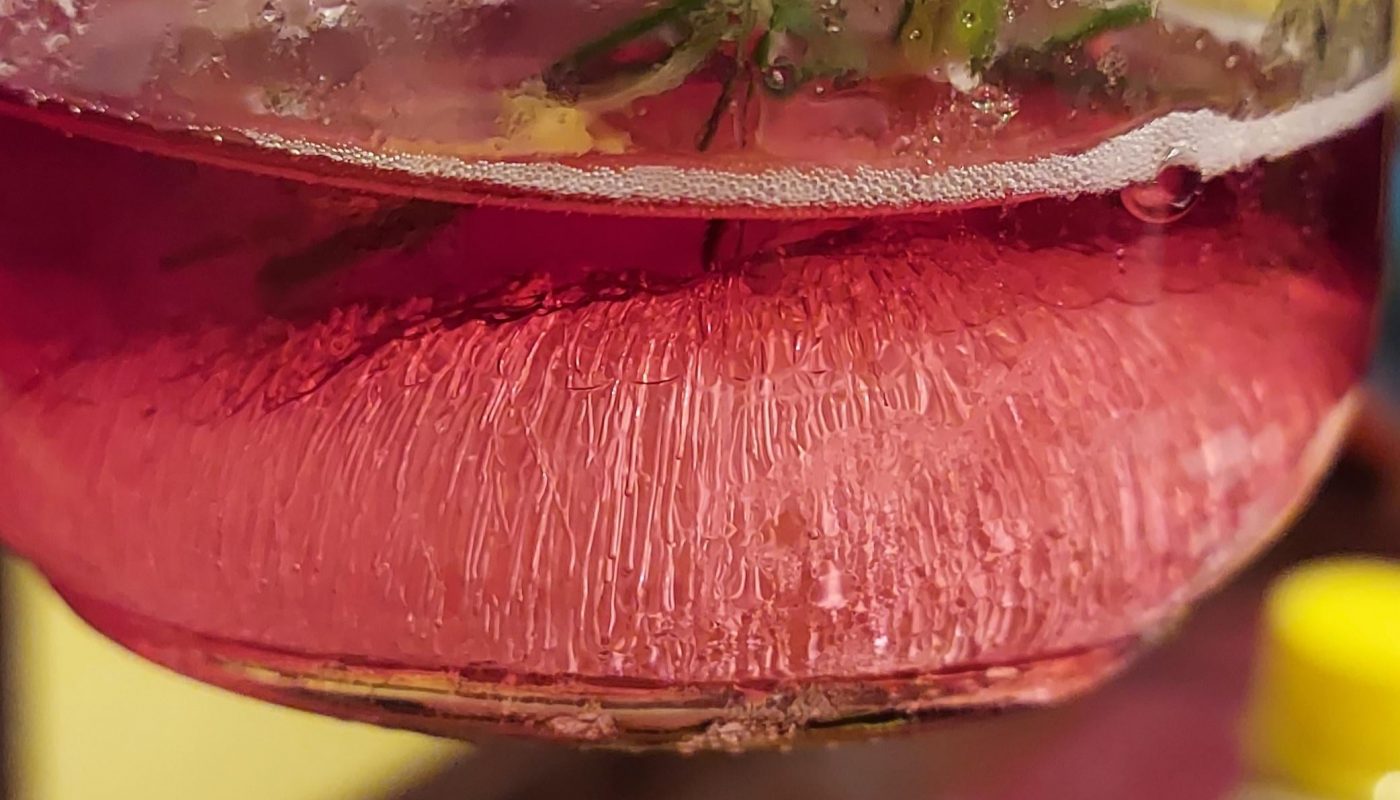 Ice bubbles in a cocktail