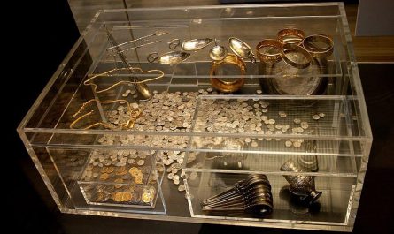 In 1992, a British farmer Peter Whatling, searching for a lost hammer instead discovered the Hoxne Hoard, the largest late Roman gold and silver treasure ever found in Britain, and after reporting it to authorities, he and the landowner were legally rewarded £1.75 million.