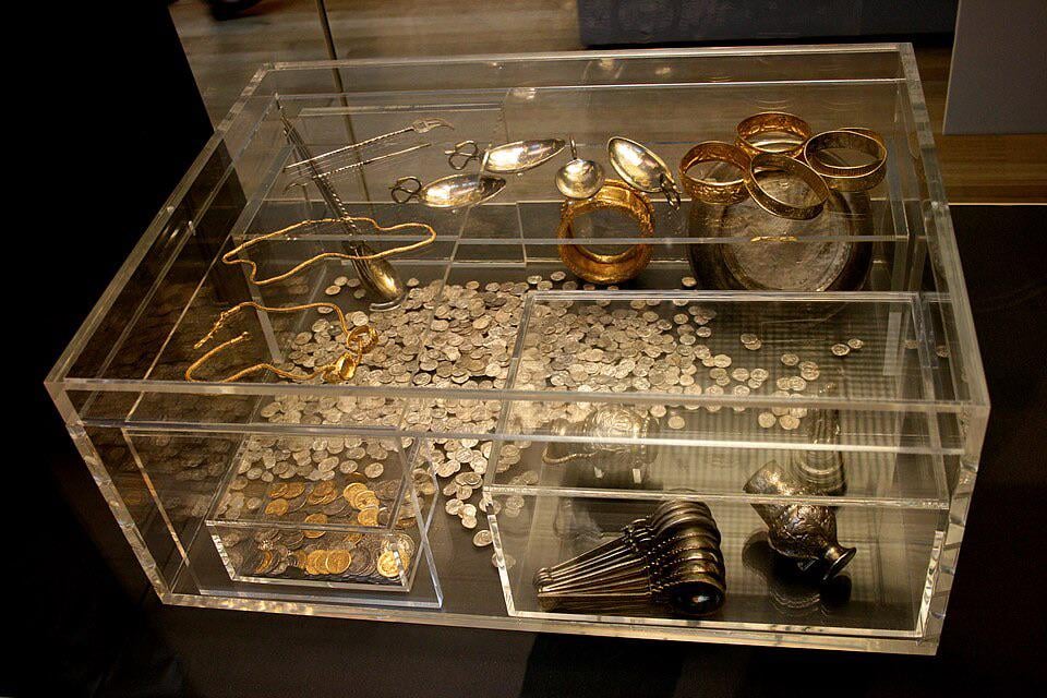 In 1992, a British farmer Peter Whatling, searching for a lost hammer instead discovered the Hoxne Hoard, the largest late Roman gold and silver treasure ever found in Britain, and after reporting it to authorities, he and the landowner were legally rewarded £1.75 million.