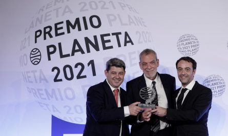 In 2021, a prestigious literary award was given to “Carmen Mola” believed to be a female author, only for it to be revealed seconds later that the name was a collective pseudonym for three male writers, confusing everyone in the room