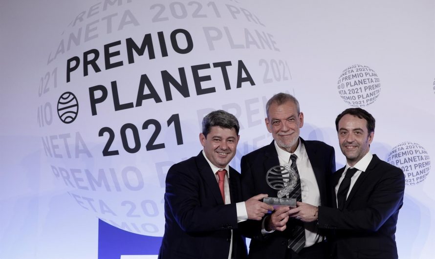 In 2021, a prestigious literary award was given to “Carmen Mola” believed to be a female author, only for it to be revealed seconds later that the name was a collective pseudonym for three male writers, confusing everyone in the room