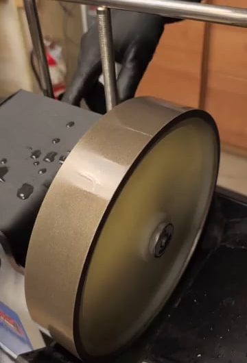 Knife grinding machine