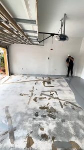 Laying epoxy flooring