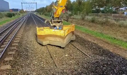 Maintenance work of railway track