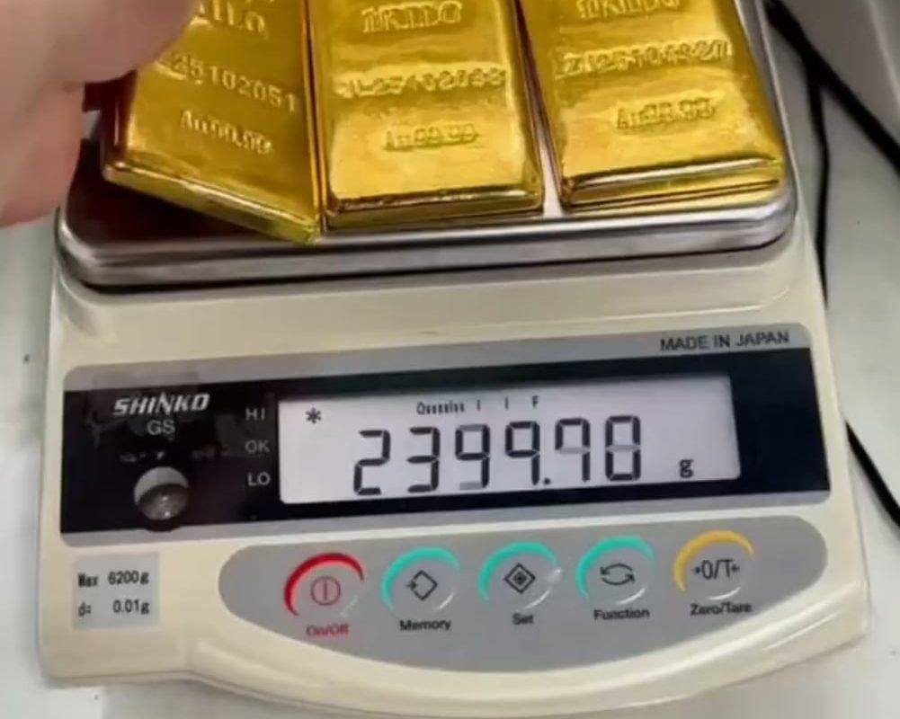 Making a solid gold cooking pot.