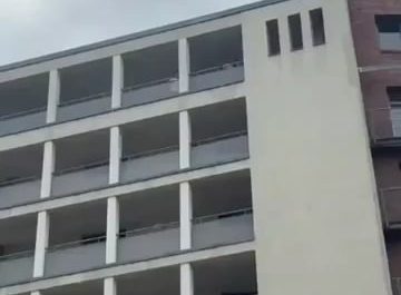 Man Parkours Down Eight Floors