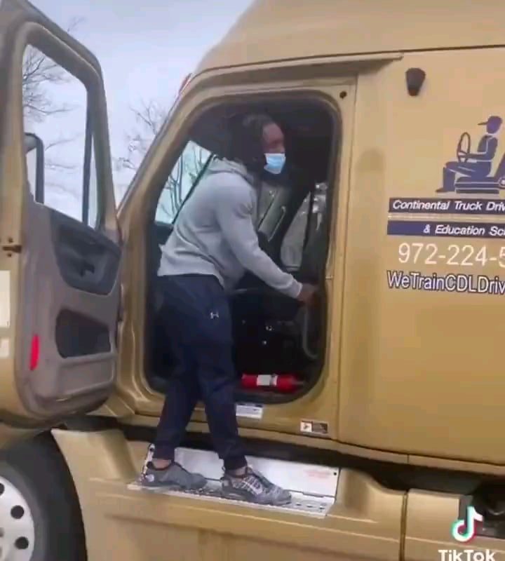 Man parallel parks a semi truck without being inside