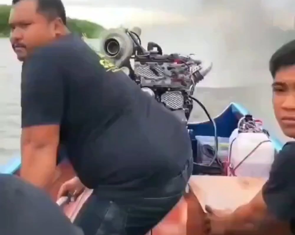 Mans hairline got pushed back after that 🛥