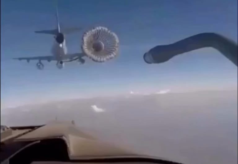 Mid air refueling lets aircraft transfer fuel while flying at the same speed and altitude