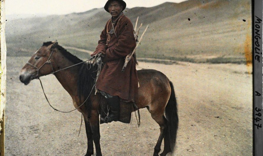 Mongolian hunter with his horse. This kind of horse breed has been around sience the time of Genghis Khan, and almost became extint. Autochrome shot, 6 of July 1913