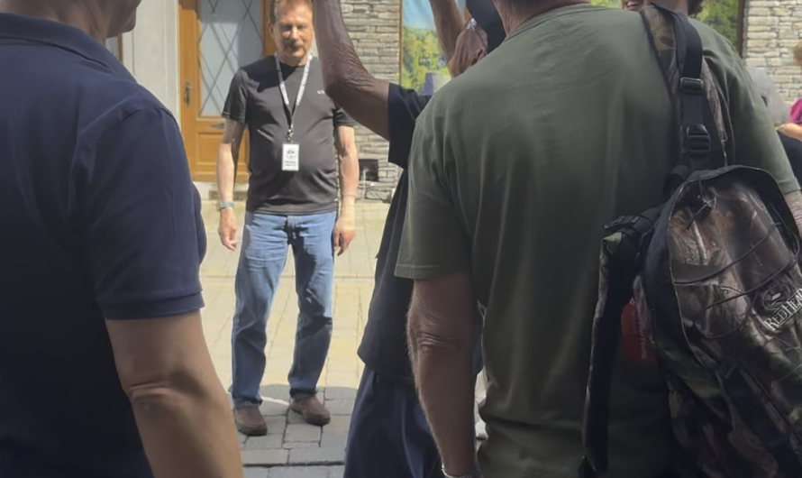 My friend Frank, a 100-year-old WWII veteran, doing a chin-up on a tank barrel during a honor trip for the 80th anniversary of the Battle of the Bulge 🇺🇸 (Not OC)