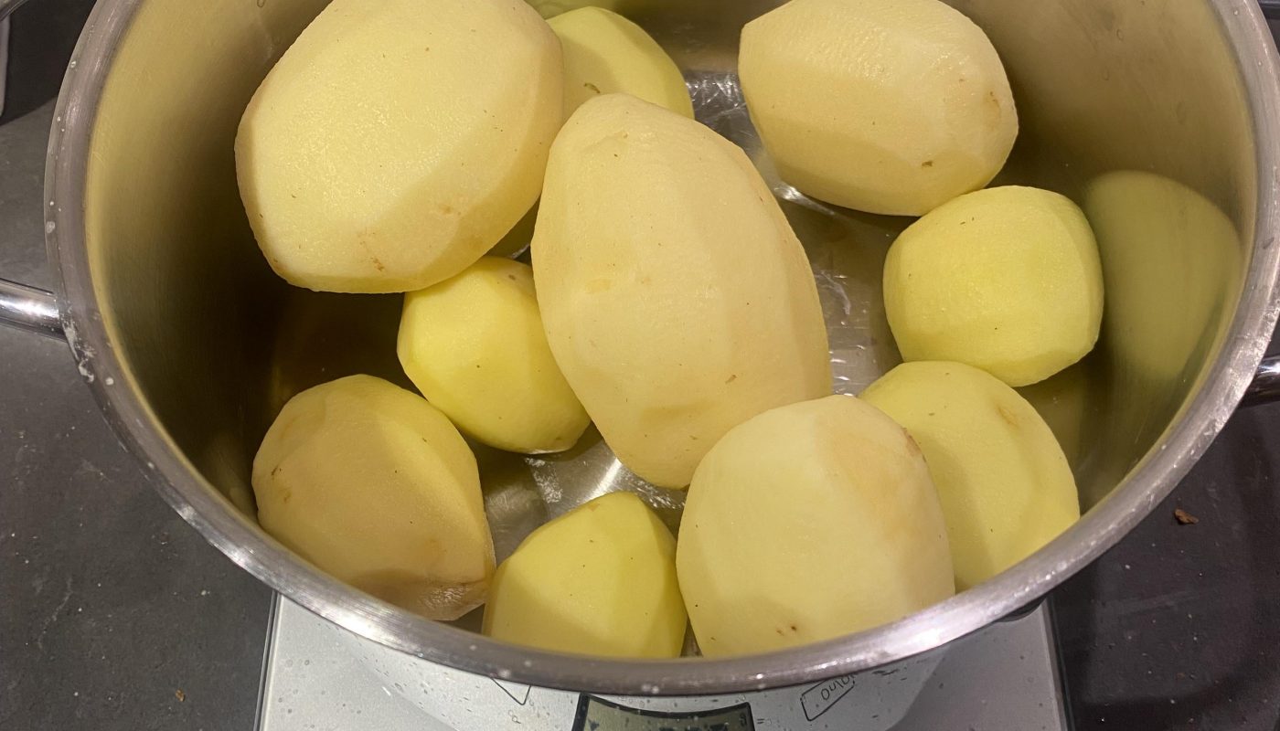 My wife asked me to peel 1 kg of potatoes.