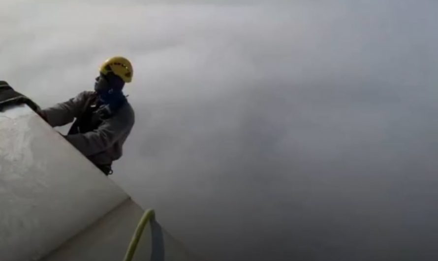 Nepali workers cleaning World’s Tallest Building ‘Burj Khalifa’