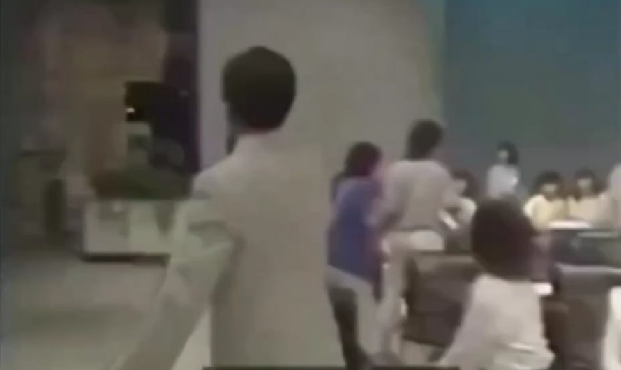 On June 30 1983, Korean broadcasting system launched a tv program aimed to reunite the Korean families following the Korean war.Originally planned with a duration of 95 minutes, it ran for a total of 453 hours.As a result, 53,000 people were featured on air, uniting 10,000 families over it’s course.