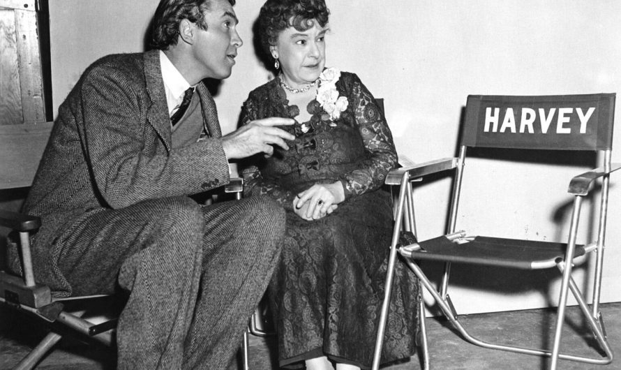 On the set of the 1950 film “Harvey”, the invisible Harvey was treated with just as much respect as any other actor. The cast and crew often set a place for him at lunch and even ordered him a meal. This running gag helped everyone treat Harvey as real, which translated beautifully to the screen.