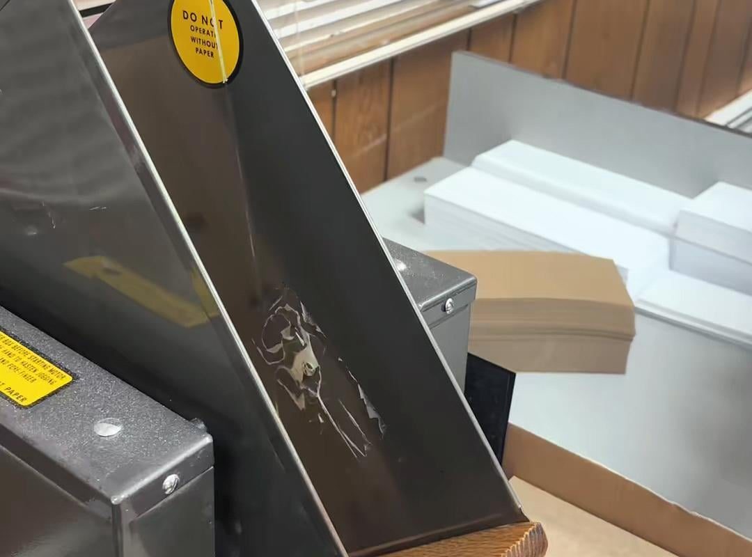 Paper trueing machine