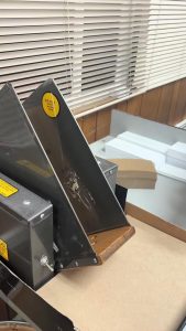 Paper trueing machine