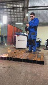 Removing rust off pipes with a laser