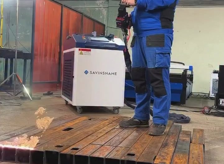 Removing rust off pipes with a laser